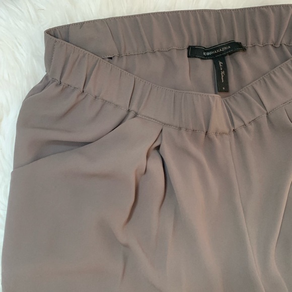 BCBG Max Azria Lightweight Olive Green Shorts with Elastic Waist & Pockets Small - Picture 9 of 11